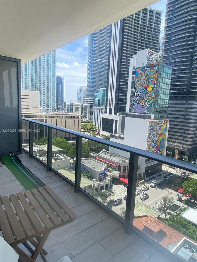 Foto del edificio - 45 SW 9th St