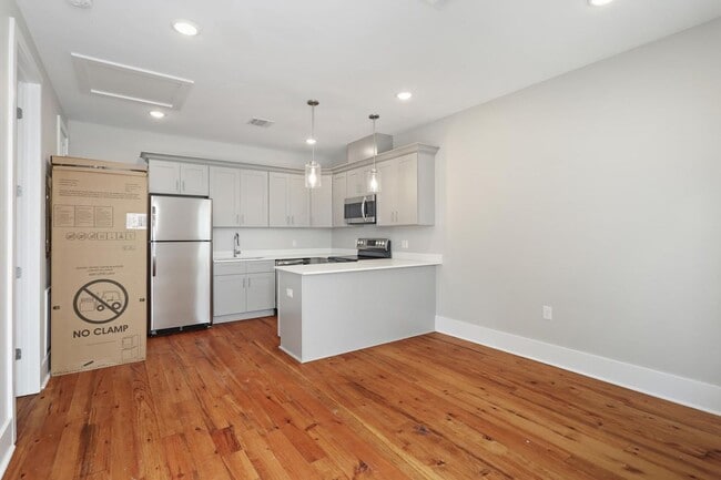 Building Photo - Stunning Historic Carriage House one block off of St. Charles!
