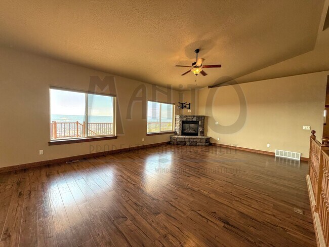 Foto del edificio - Spacious Home With Stunning Sunset Views