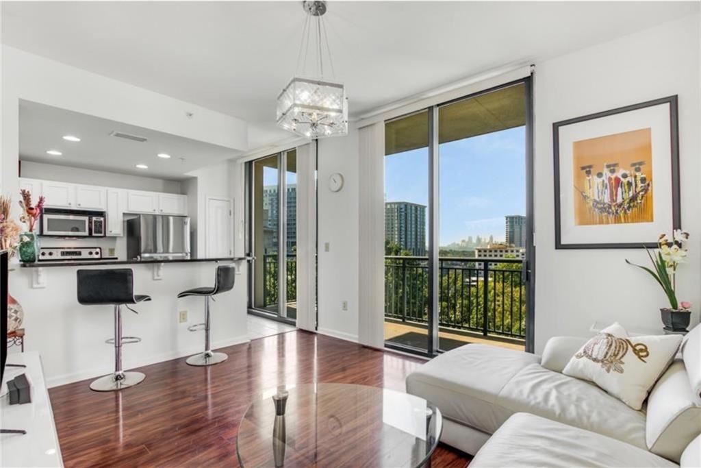 Foto principal - 3040 Peachtree Rd NW