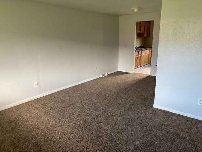 Building Photo - Warrensville Heights Townhome
