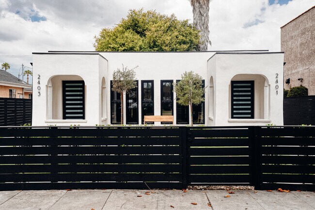 Foto del edificio - 2401 S Dunsmuir Ave