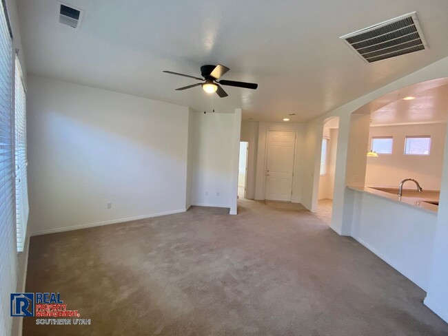 Building Photo - Coral Canyon Home