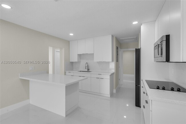 Building Photo - 2640 SW 30th Ct