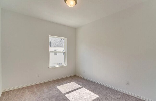 Building Photo - 9935 Schramm St