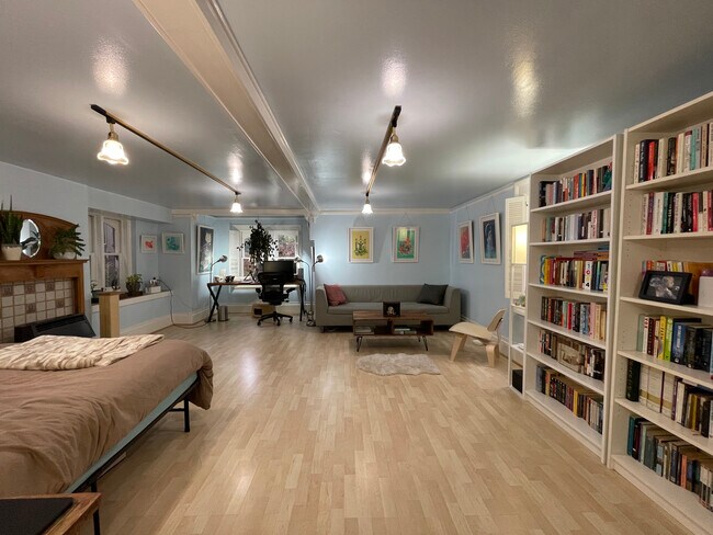 Surprisingly expansive rooms - 1381 S Van Ness Ave