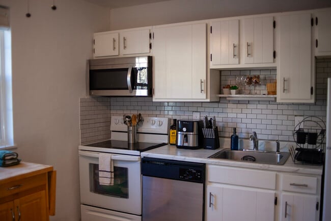 Building Photo - 1785 Baron Dr