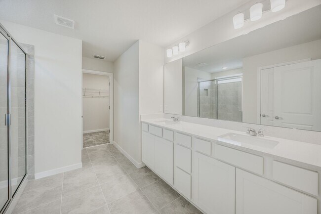 Building Photo - RENT NOW and RECEIVE $500 OFF YOUR FIRST M...