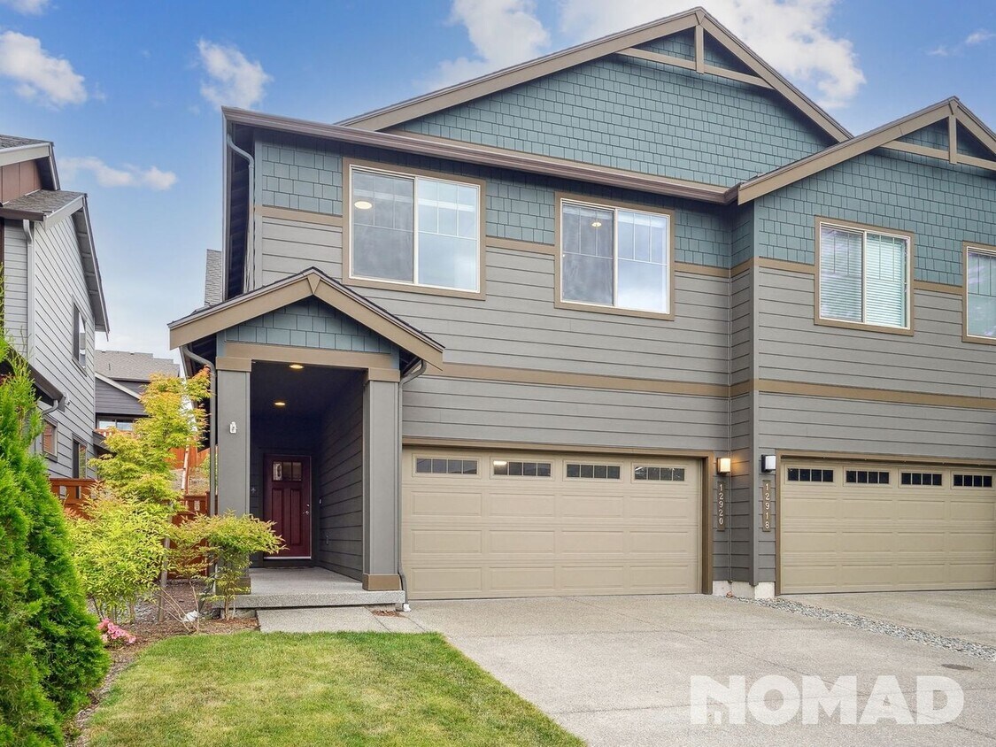 Foto principal - 3 Bedroom Townhome in Tehaleh/Bonney Lake