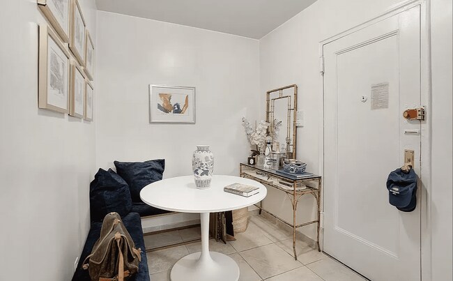 Foto del edificio - 49 W 68th St