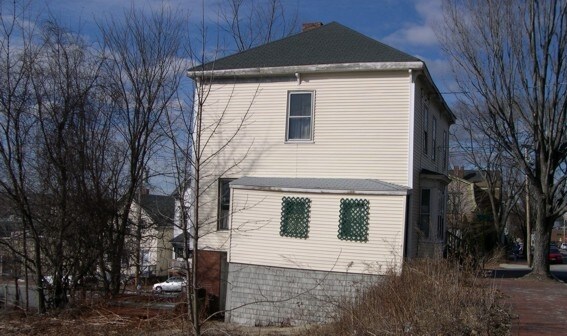 Building Photo - 210 Valley St