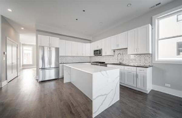 Foto del edificio - 556 W 18th St