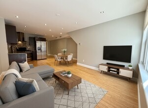 Building Photo - 319 S Juniper St