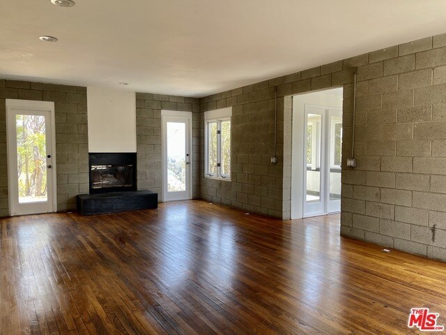 Foto del edificio - 2421 Valley View Dr