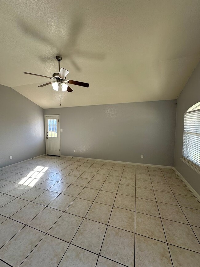 Building Photo - 1903 Elms Run Ct