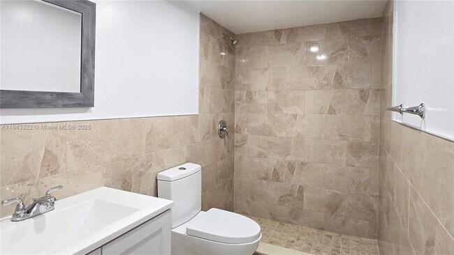 Foto del edificio - 6175 NW 186th St