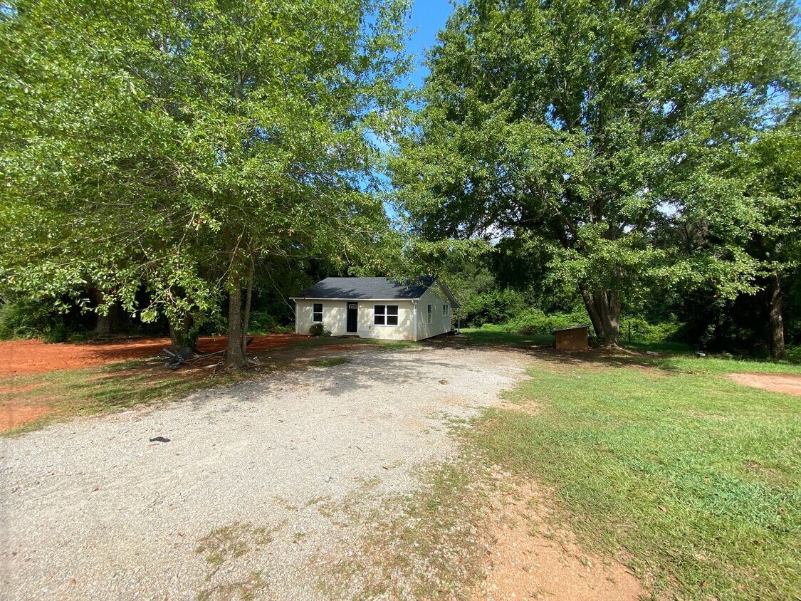 Foto principal - Newly remodeled home is located in Lancast...