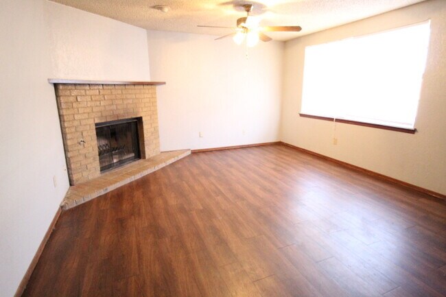 Building Photo - 1110 Swan Lake Rd