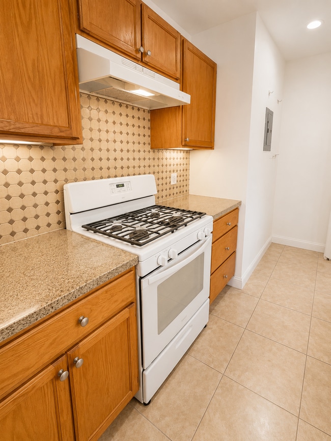 Foto del edificio - 2521 Hillcrest Dr