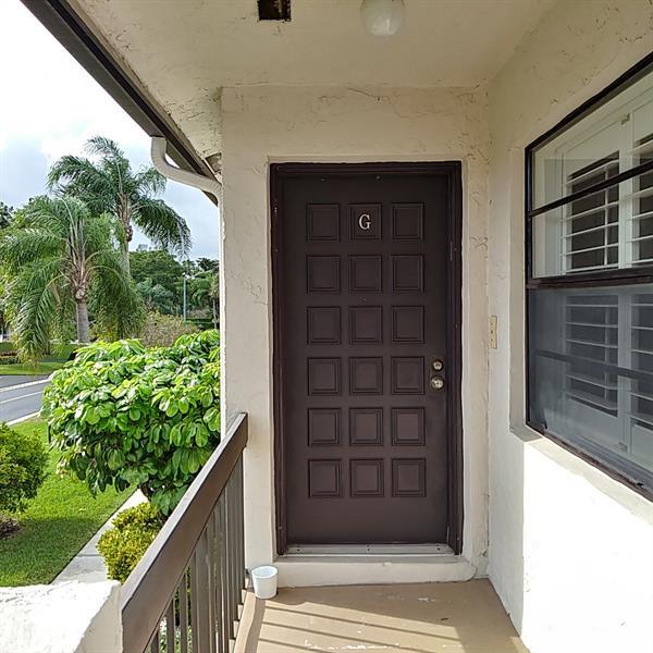 Foto del edificio - 8045 Eastlake Dr