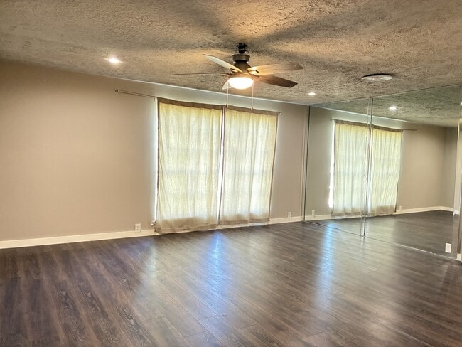 Building Photo - 7510 Shadyvilla Ln