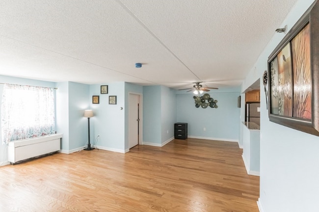 Building Photo - 200 Cove Way