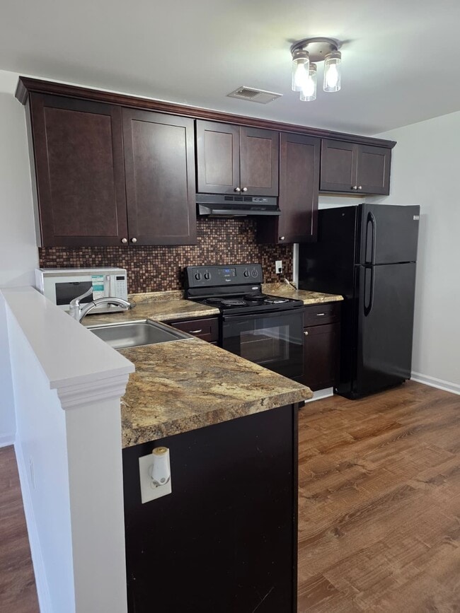 Foto del edificio - 1262 Macedonia Dr