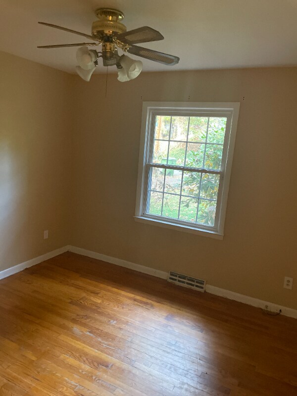 Foto del edificio - 58 Rosewood Ave