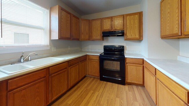 Foto del edificio - 5 bedrooms, 2.5 bathrooms House