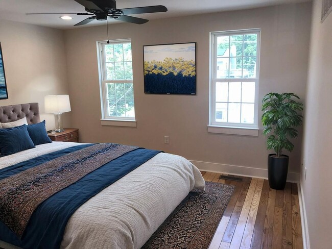 Foto del edificio - Beautifully renovated townhome in West Che...