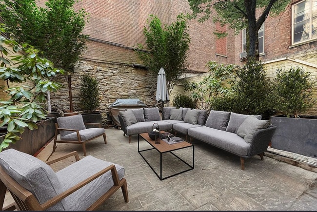 Building Photo - 32 E 74th St