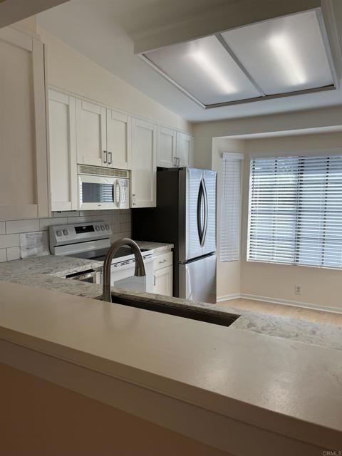 Building Photo - 8840 Villa La Jolla Dr