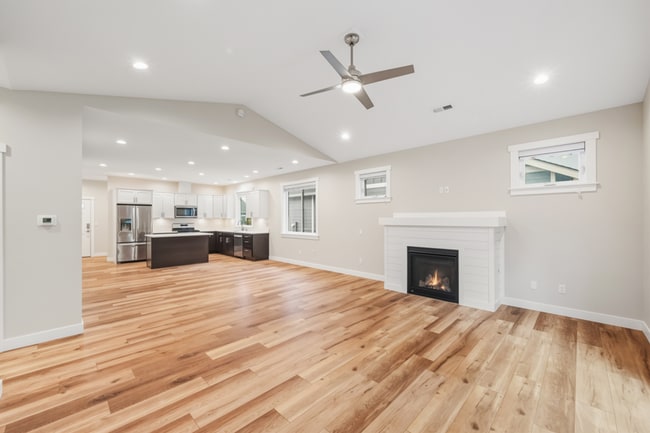 Building Photo - Modern 3-Bed x 2-Bath House