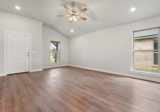 Foto del edificio - Fabulous and New! 3/2/2