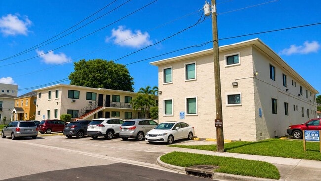 Interior Photo - 600 SW 9th Ave