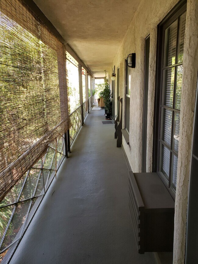 Foto del edificio - 6848 Camrose Dr