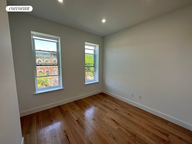Building Photo - 422 Himrod St