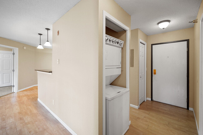 Foto del edificio - Sterling Ponds Apartments