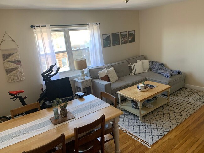 Foto del edificio - Nicely renovated 1 bed for September.