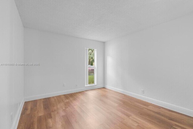 Foto del edificio - 4525 Treehouse Ln