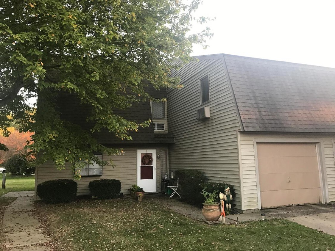 Foto principal - 819 Kerns Dr NE