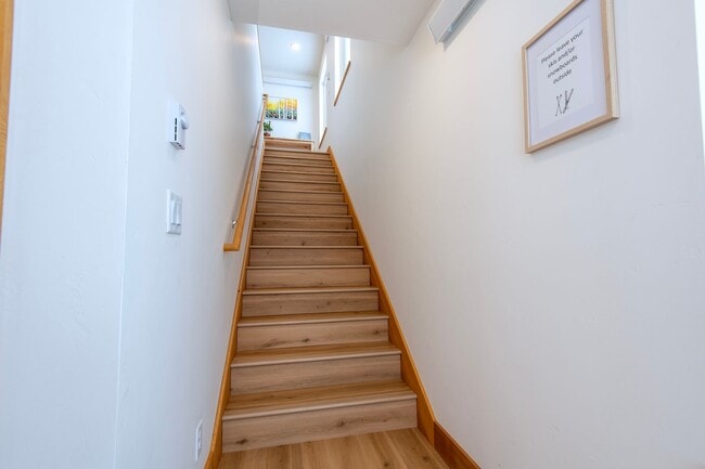 Building Photo - Seasonal Rental 10/1/25 - 5/30/26 Modern F...