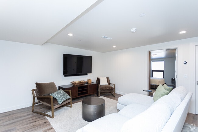2BR, 1.5BA - 1,000SF - Living Room - Park East II