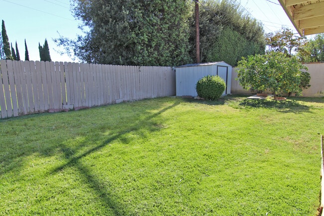 Foto del edificio - 9310 Crebs Ave