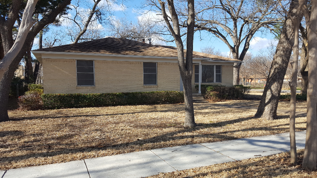 Photo - 3301 Old Orchard Rd House