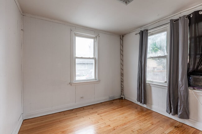 Building Photo - 6855 W Addison St