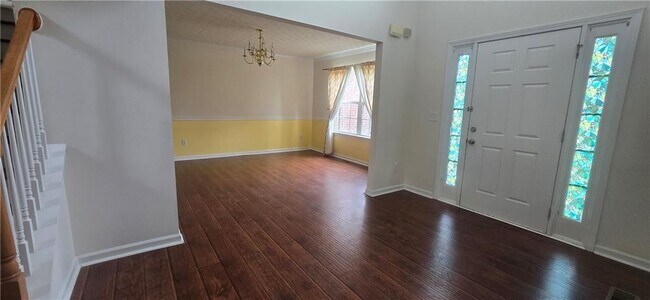 Building Photo - 3811 Roxfield Dr NE