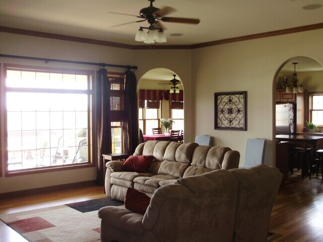 Building Photo - 1623 Rockridge Way