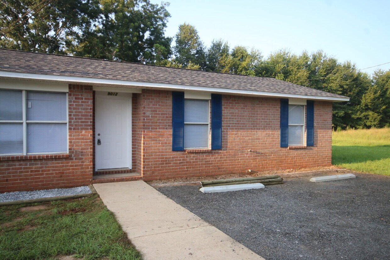 Foto principal - 3BR, 2BA Duplex in NW Pensacola – Convenie...