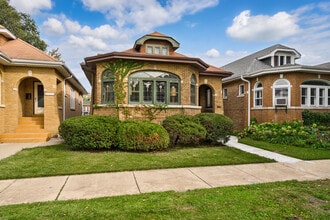 Building Photo - 6739 N Rockwell St